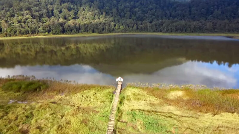 Penampakan danau Tman Hidup di Gunung Argopuro. Foto: tangkapan layar youtubr rikas harsa