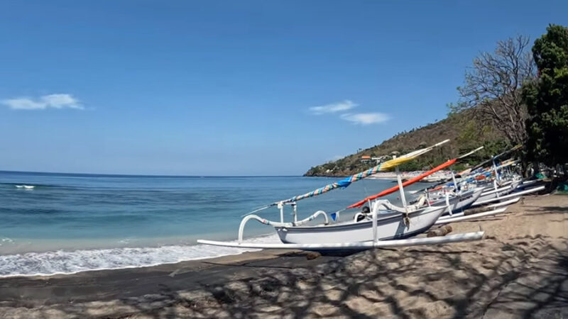 Penampakan salah satu sudut pemandangan di Pantai Amed, Bali Timur. Foto: Tangkapan Layar Youtube JooUpdate