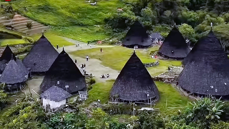 Penampakan Desa Wae Rebo, Nusa Tenggara Timur, salah satu desa terindah di Indonesia. Foto: tangkapan layar youtube TV Kuno