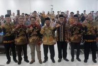 Penyelenggara, Nara Sumber dan Peserta Sarasehan Moderisasi Beragama, foto bareng.  Foto: suarabhinneka.id