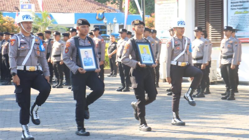 Upacara Pemberhentian Tidak Dengan Hormat, dua anggota Polres Probolinggo Kota. Foto: Humas Polres Probolinggo Kota