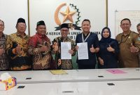 FKUB Kota Probolinggo foto bareng dengan Menejemen RSU Amanah, usai menandatangani kerjasama. Foto: suarabhinggeka.id