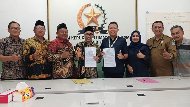 FKUB Kota Probolinggo foto bareng dengan Menejemen RSU Amanah, usai menandatangani kerjasama. Foto: suarabhinggeka.id