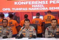 Kapolres Probolinggo Kota AKBP Rico Yumasri (tengah) saat konferensi Pers kasus shabu. Foto: suarabhinneka.id