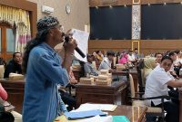 Rohim, kuasa pendampin ahli waris saat pemaparan kasus tanah di Gedung DPRD Kota Probolinggo. Foto: suarabhinneka.id
