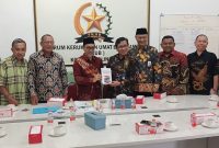 FKUB Kota Probolinggo saat menerima kunjungan monitoring dan evaluasi dari Tim Kerukunan Umat Beragama (KUB) Kantor Wilayah Kementerian Agama Provinsi Jawa Timur. Foto: Humas FKUB Kota Probolinggo