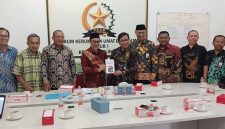FKUB Kota Probolinggo saat menerima kunjungan monitoring dan evaluasi dari Tim Kerukunan Umat Beragama (KUB) Kantor Wilayah Kementerian Agama Provinsi Jawa Timur. Foto: Humas FKUB Kota Probolinggo