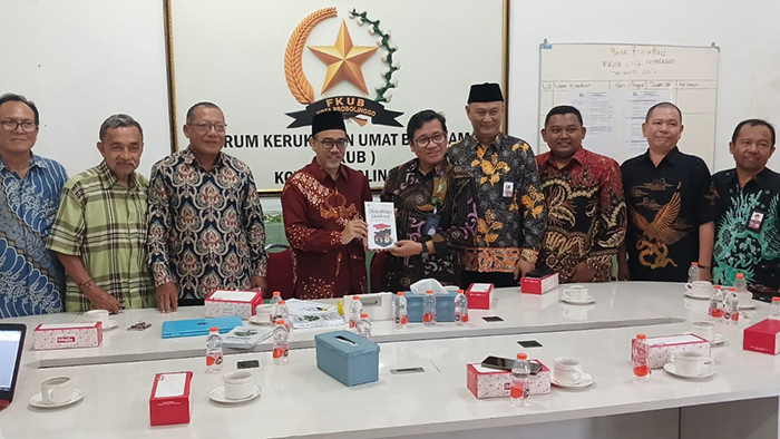 FKUB Kota Probolinggo saat menerima kunjungan monitoring dan evaluasi dari Tim Kerukunan Umat Beragama (KUB) Kantor Wilayah Kementerian Agama Provinsi Jawa Timur. Foto: Humas FKUB Kota Probolinggo