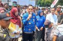 Wali Kota dan Pimpinan DPRD Kota Probolinggo, saat menemui pendemo. Foto: suarabhinneka.id