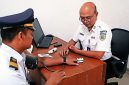 Masinis dicek kesehatannya sebelum berangkat membawa penumpang ke tempat tujuan. Foto: Humas DDPT KAI Daop 9 Jember 